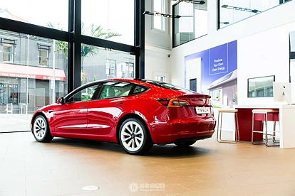 【后花园说车】 首测全网最"火"电动车，Model 3你想知道的都在这