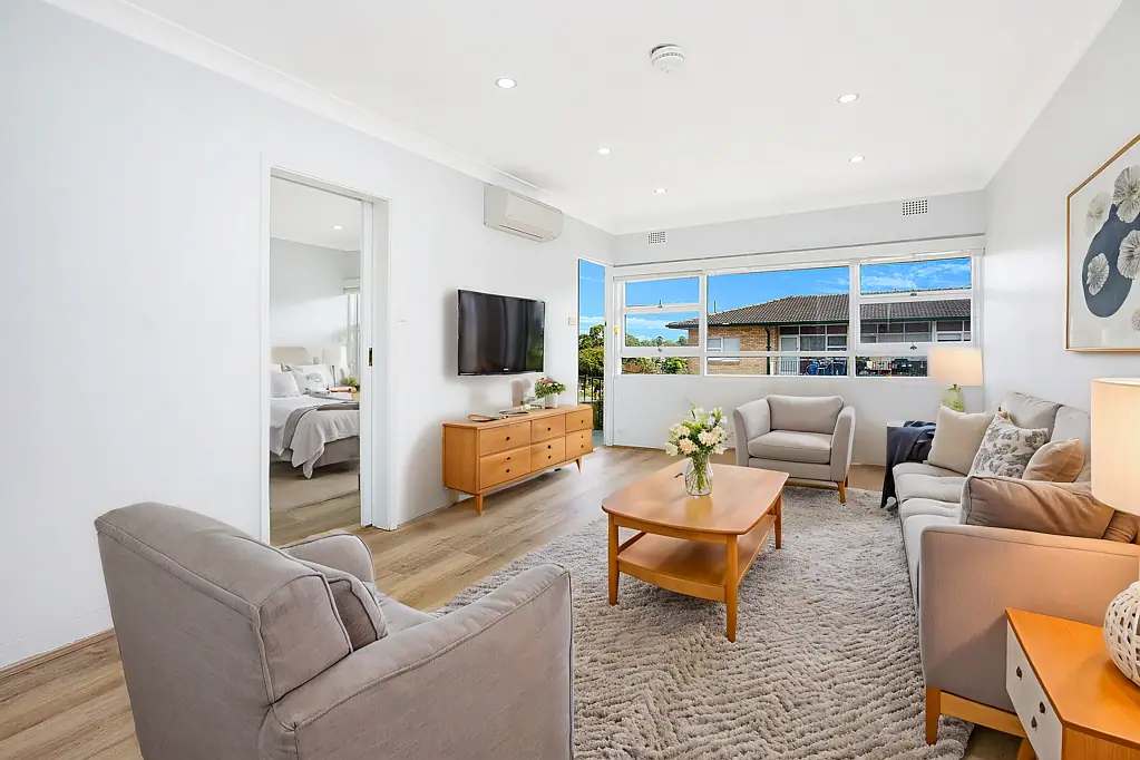 Stunningly Presented 1 Bedroom Apartment