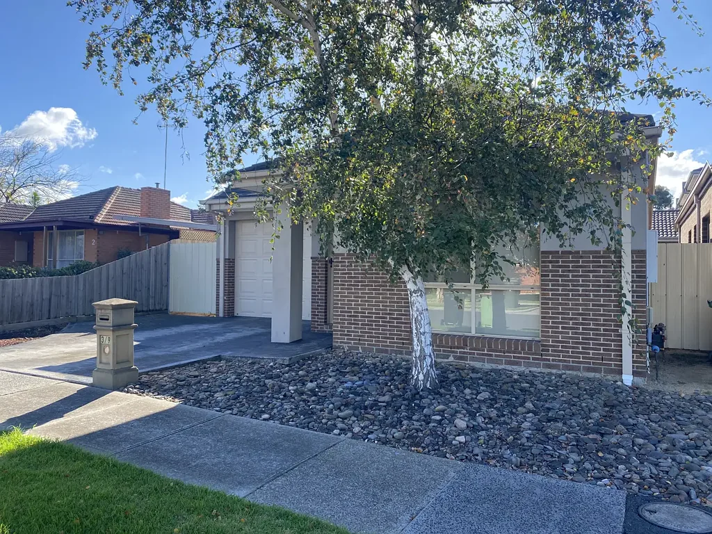 Three bedroom residence in convenient location