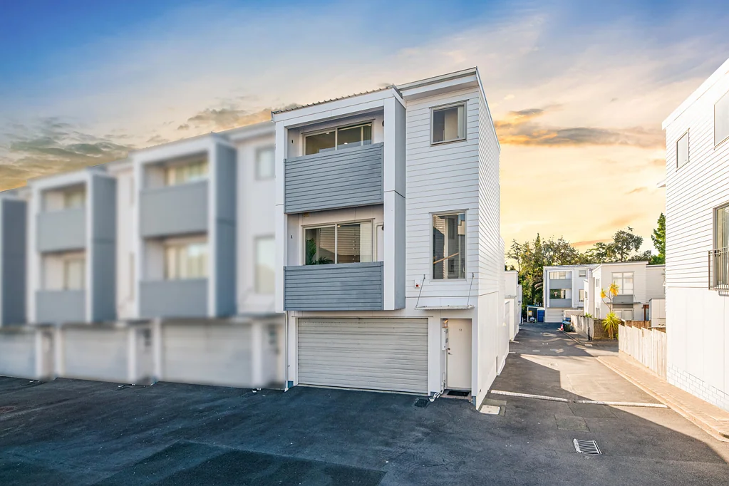 Mount Albert 2ห้องนอน LOCATION, CONVENIENCE AND SECURITY
