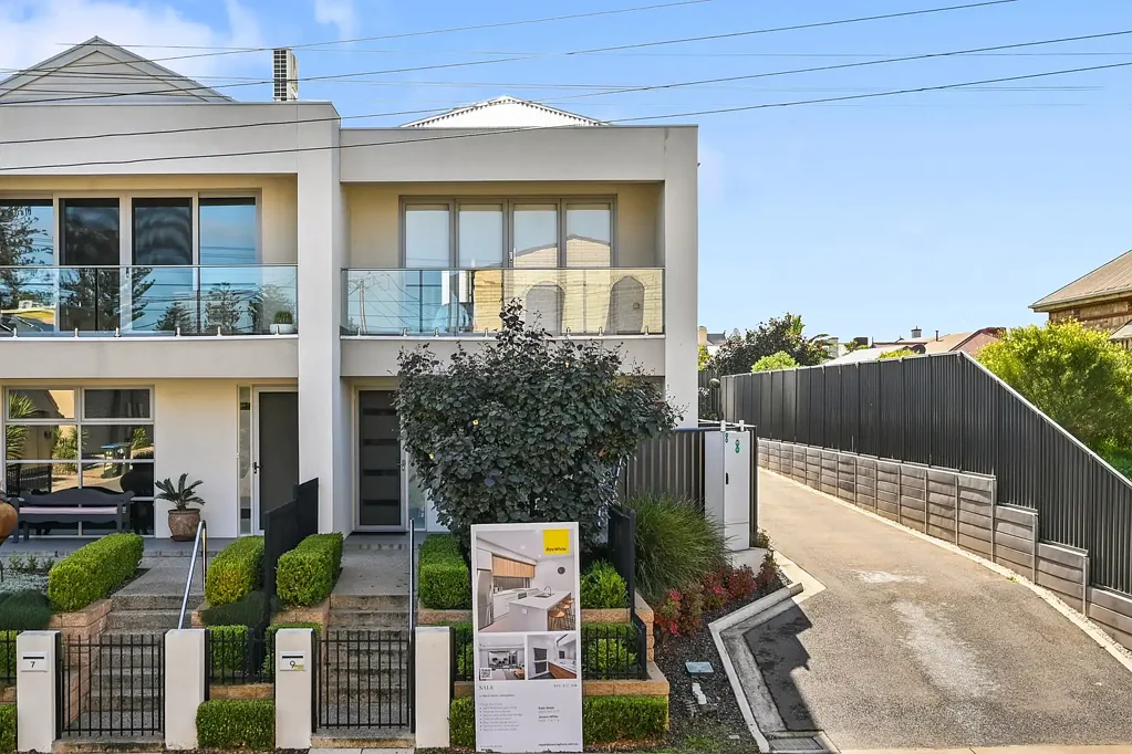 Semaphore 3Phòng ngủ Coastal Ease, Modern Living