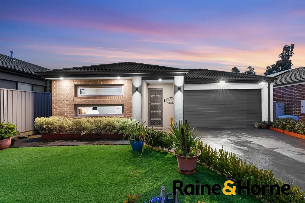 Cranbourne East 4房 Hunt Club Estate宁静庭院 宽敞实用布局 双车位车库 主卧带卫浴 步行学校公园购物中心 低维护户外空间 热门地段生活方式 STYLISH FAMILY LIVING IN THE SOUGHT-AFTER HUNT CLUB ESTATE