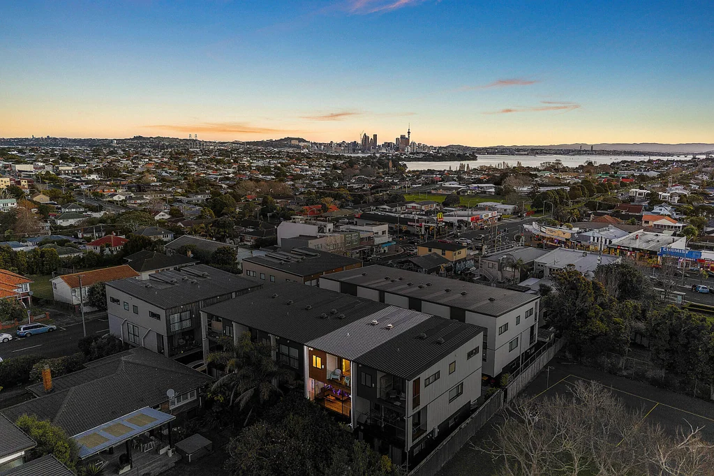 Belmont 4Habitaciones SOLD by Ben & Gary Potter!
