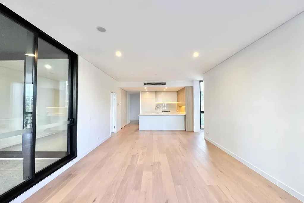 Macquarie Park 2房 卓越设计地标  绿色生活空间  一站至Chatswood  近地铁站  便利生活配套  开放式光亮家居  舒适拱顶木地板  冬季花园尊享 This brand new apartment is the last lowest price for sale in the complex
address: 312/161 Epping Rd Macquarie Park