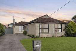 63 Lincoln Drive, Keilor East