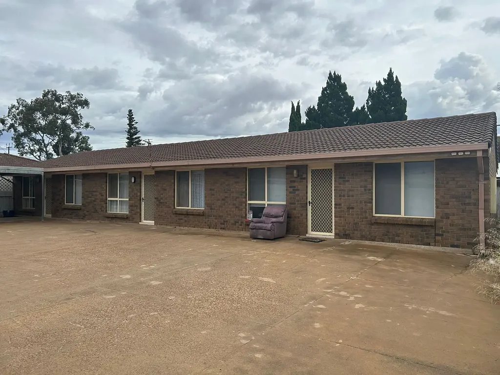 Port Pirie 6બેડરૂમ Ideal Investment Opportunity – Three 2-Bedroom Units on One Title