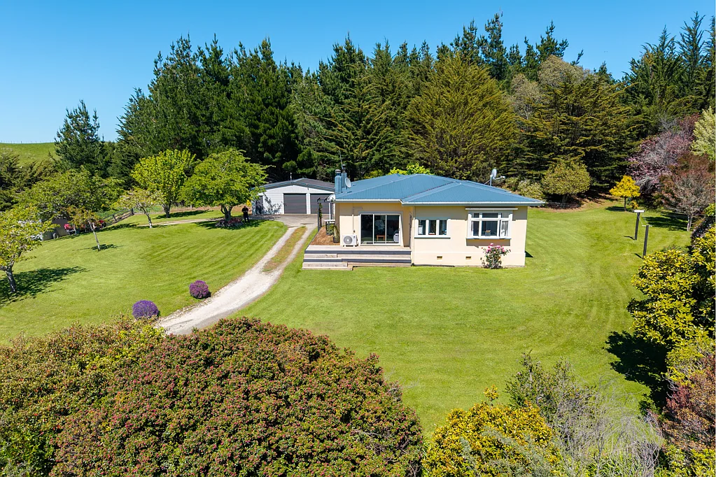 Dannevirke 3Kwarto Rural Retreat with Stunning Views – Ideal Starter Lifestyle