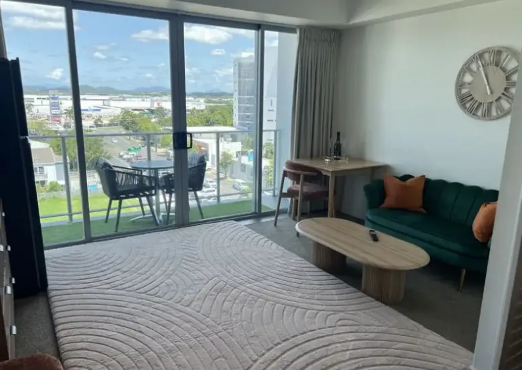 MODERN ONE-BEDROOM APARTMENT