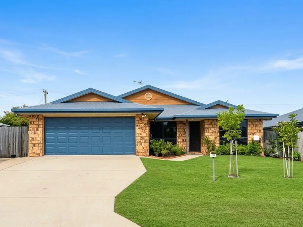 Moranbah 4બેડરૂમ INGROUND POOL, 3 BAY SHED, SOLAR, 2 LIVING SPACES & THE MOST WONDERFUL VIBE