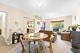10/2 Gregory Way, Coolbellup