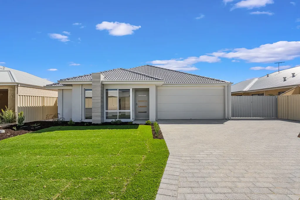 Dawesville 4房  Impressive Family Home + Side Access!!