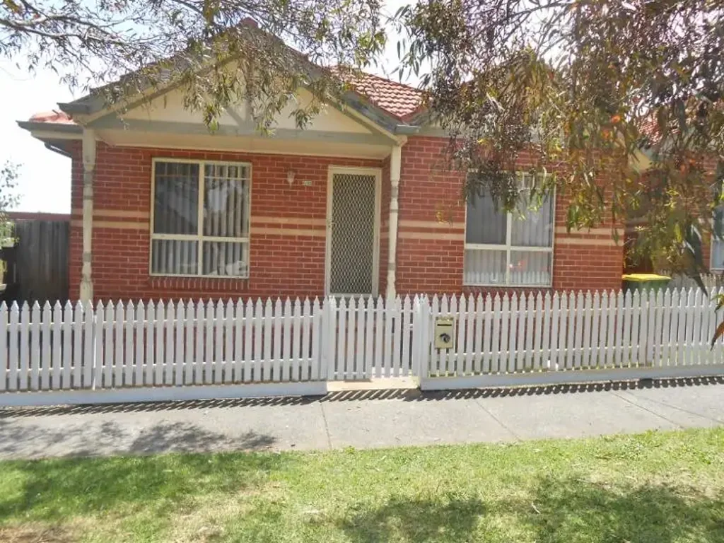 SPACIOUS THREE BEDROOM UNIT