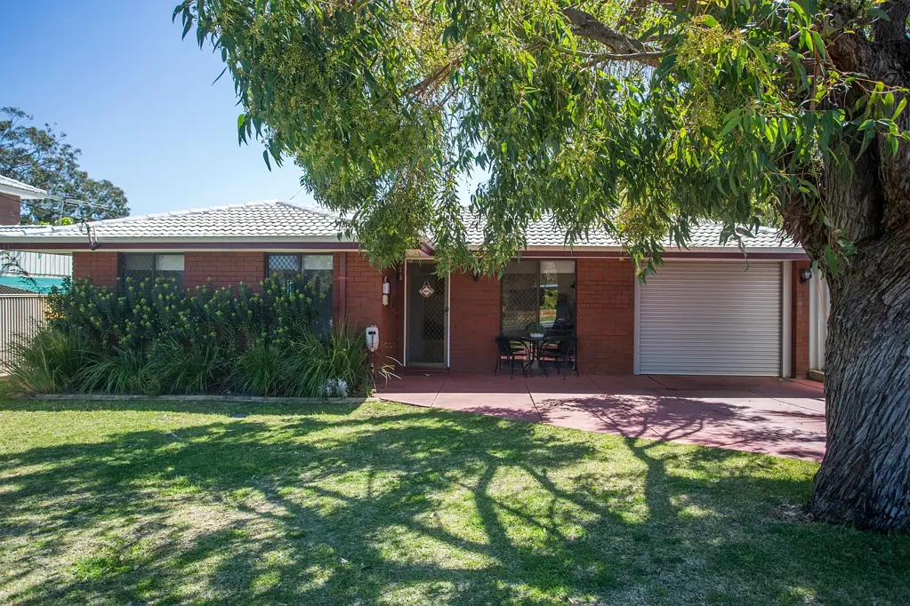 Wanneroo 3房  Spacious 3x1 Home with Workshop, Entertaining Patio & Big Backyard