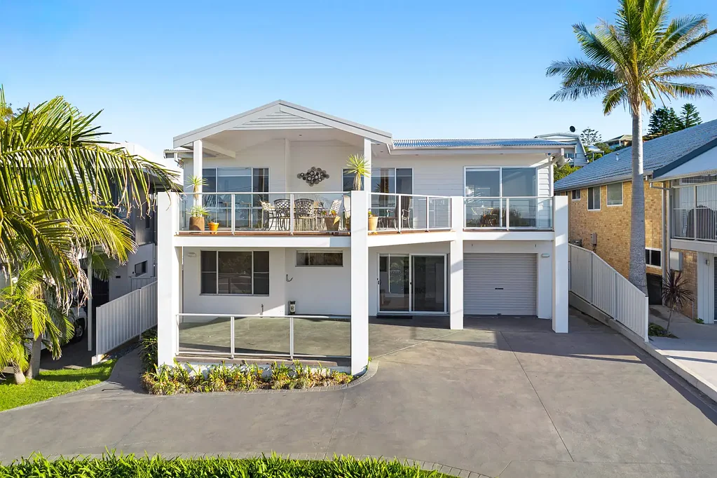 Kianga 4બેડરૂમ Front-Row Coastal Home With Income Potential