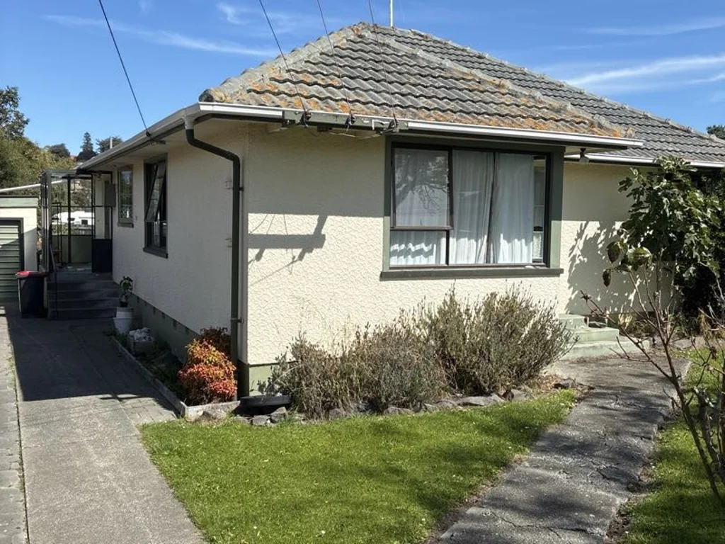 Sunny and Spacious 3 Bedroom Home