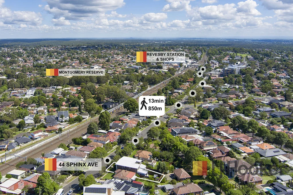 Revesby 5房 步行可达市中心 精装修联排别墅 开放式起居美食厨房 五卧四卫 主卧带步入式衣帽间套间 Samsung空调封闭车库 遮盖户外娱乐区 Stylish Living in a Prime Location – 13 Min Stroll to Revesby & Padstow Stations