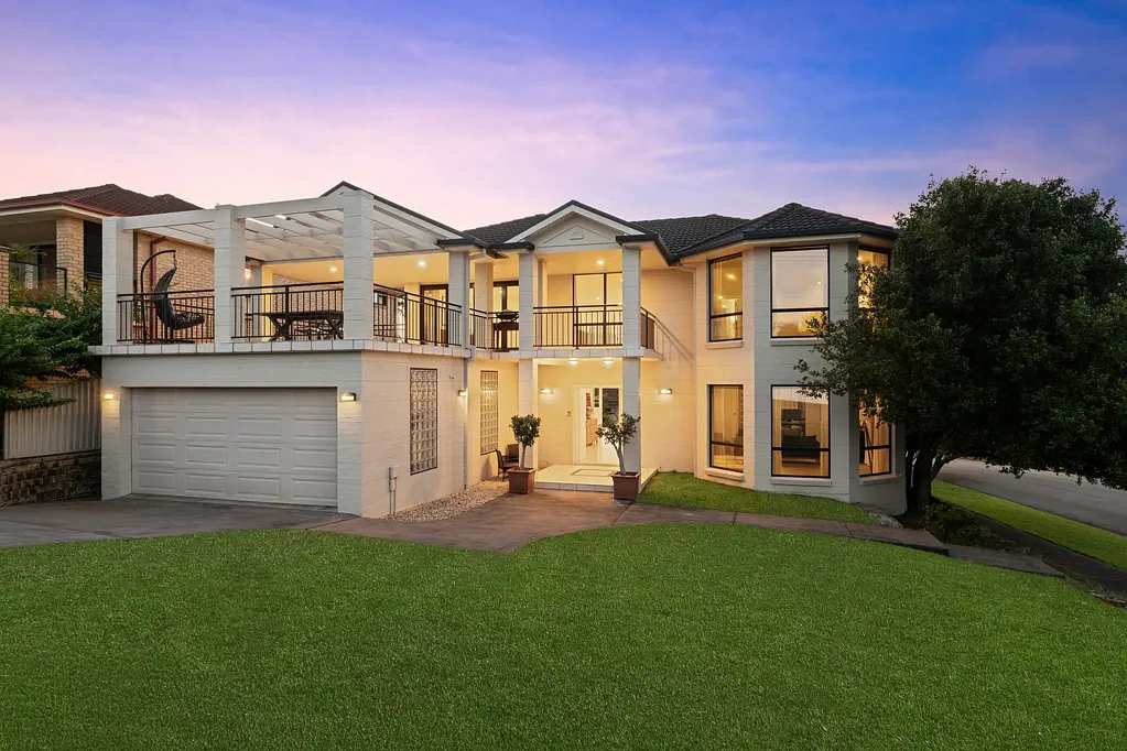 East Gosford 4कमरा Opulent Living Over Two Expansive Levels With Water Views