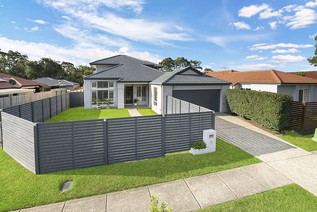 19 Friend Street, Wakerley, QLD 4154