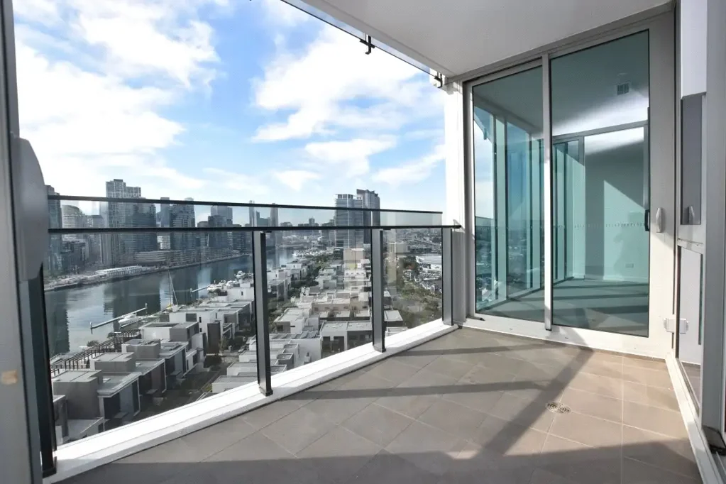 Exclusive Two Bedroom Apartment in the Heart of Docklands!