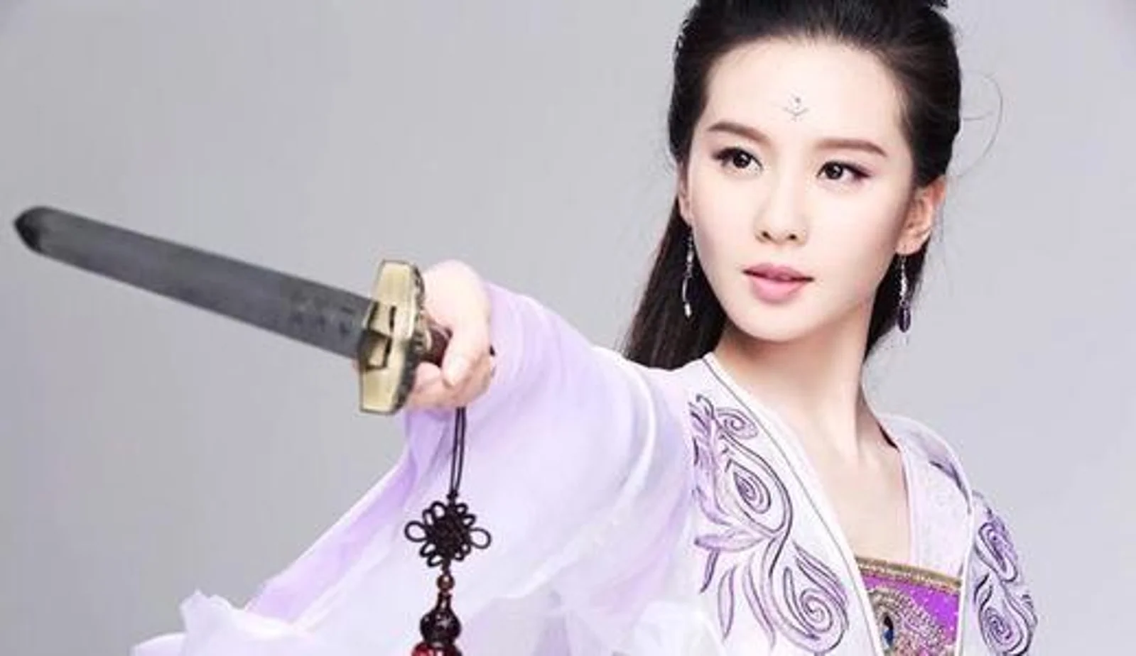 明星商业代言价值榜:李现滞后邓伦登顶,王源鹿晗掉队