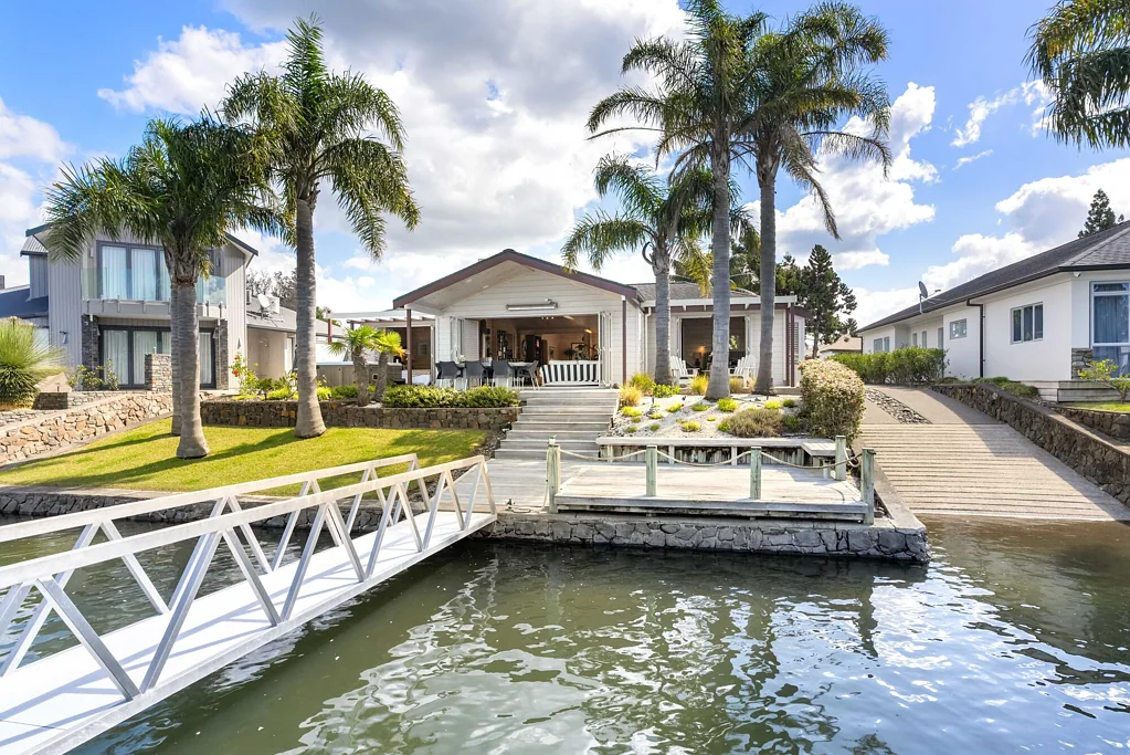 Pauanui 4房  Relaxed waterfront elegance