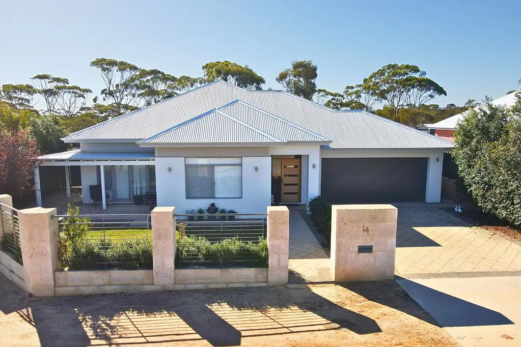 14 Shields Crescent, Wongan Hills, WA 6603