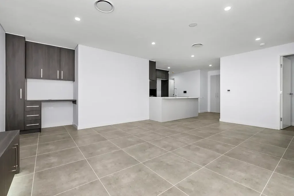 Near-new apartment in a convenient location