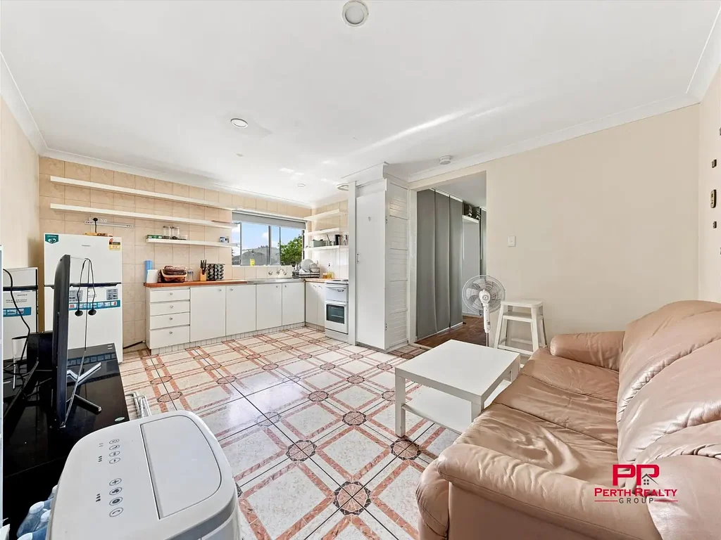 Maylands 1房  LEAFY, LIGHT-FILLED APARTMENT IN BOUTIQUE COMPLEX OF ONLY EIGHT