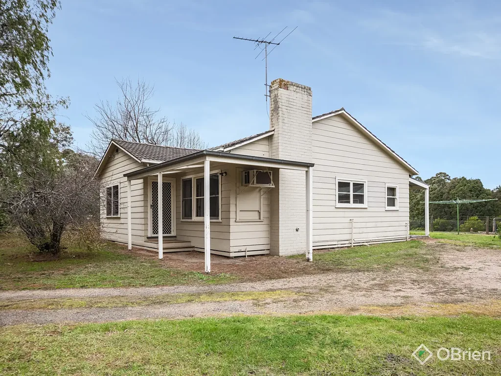 RURAL CHARM FARMHOUSE - SITUATED NEXT TO RESIDENTIAL CONVENIENCE