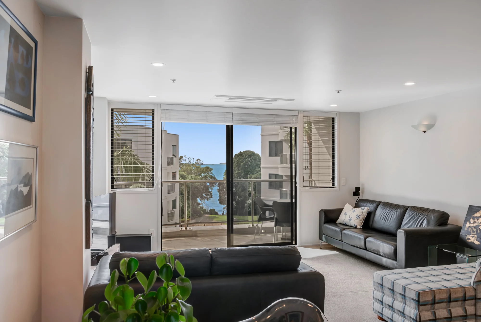 Takapuna 2Zimmer North Facing Takapuna Beachfront Opportunity