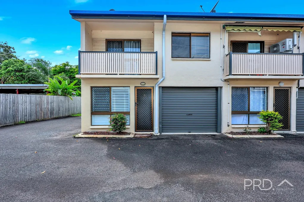 Scarness 2房  2 BEDROOM TOWNHOUSE - 1 STREET TO ESPLANADE - MODERN KITCHEN & BATHROOM - PRIVATE FENCED COURTYARD - SINGLE LOCK UP GARAGE WITH INTERNAL ACCESS