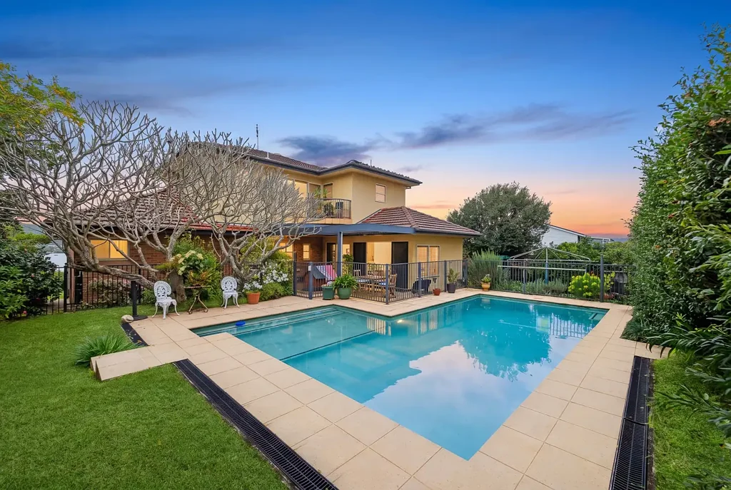 East Gosford 4Kwarto Exceptional Family Living with Sweeping Caroline Bay Views