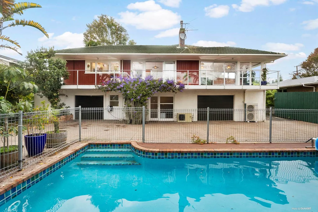 Blockhouse Bay 4ਬੈੱਡਰੂਮ First time on the market since it was built