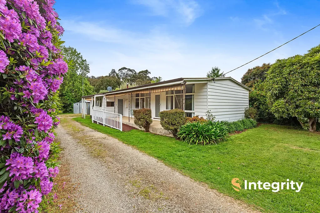Flowerdale 2ਬੈੱਡਰੂਮ A Cute Country Home on a Great-Sized Block 
With King Parrot Creek at Your Back Door