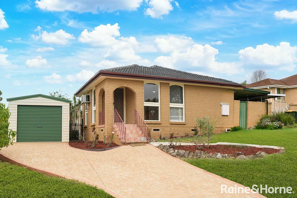 1 Salamaua Place, Glenfield, NSW 2167