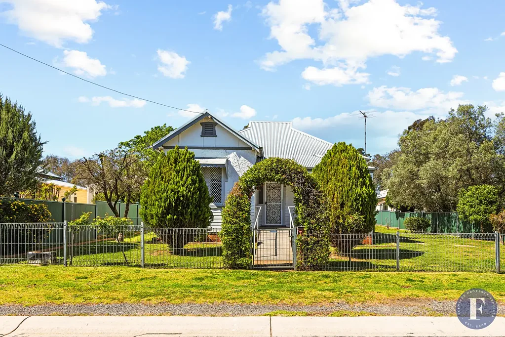 10 Patterson Avenue, Young, NSW 2594