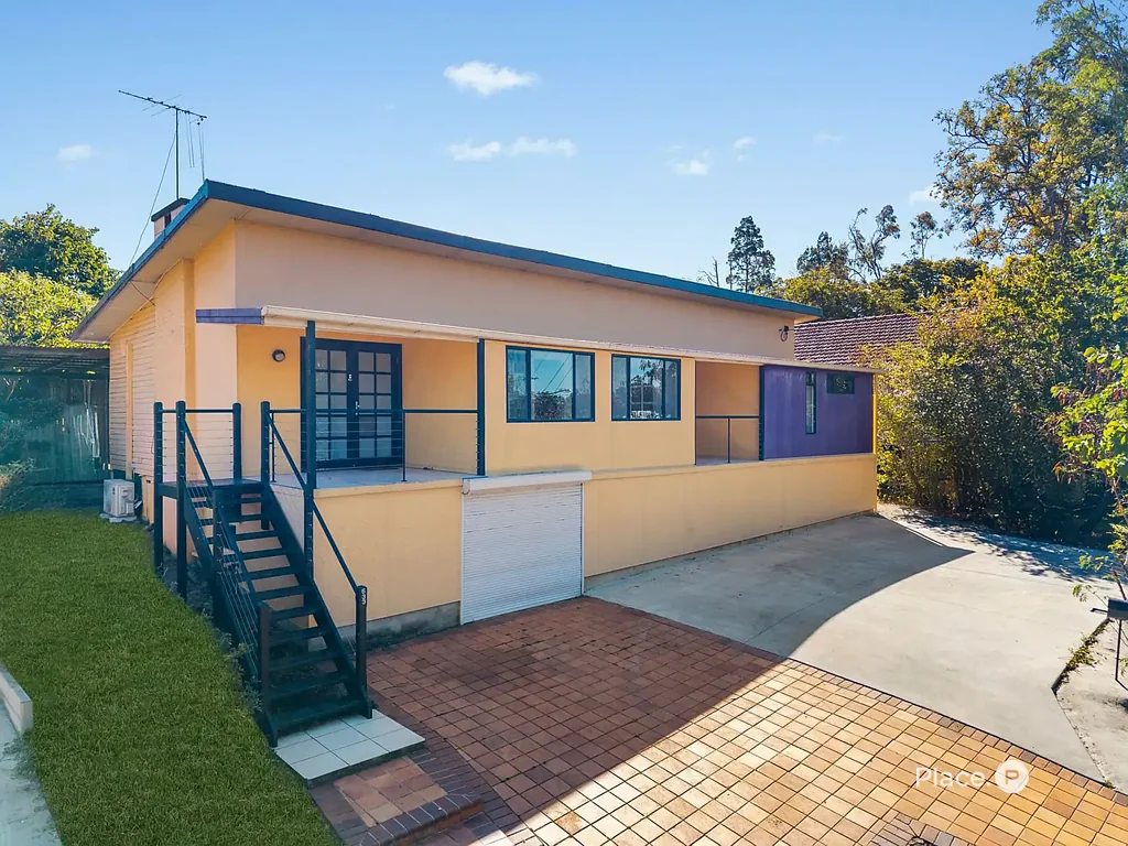 Chapel Hill 4 Bedroom Versatile Living on Dual-Access Block in Ultra-Convenient Prime Chapel Hill Location
