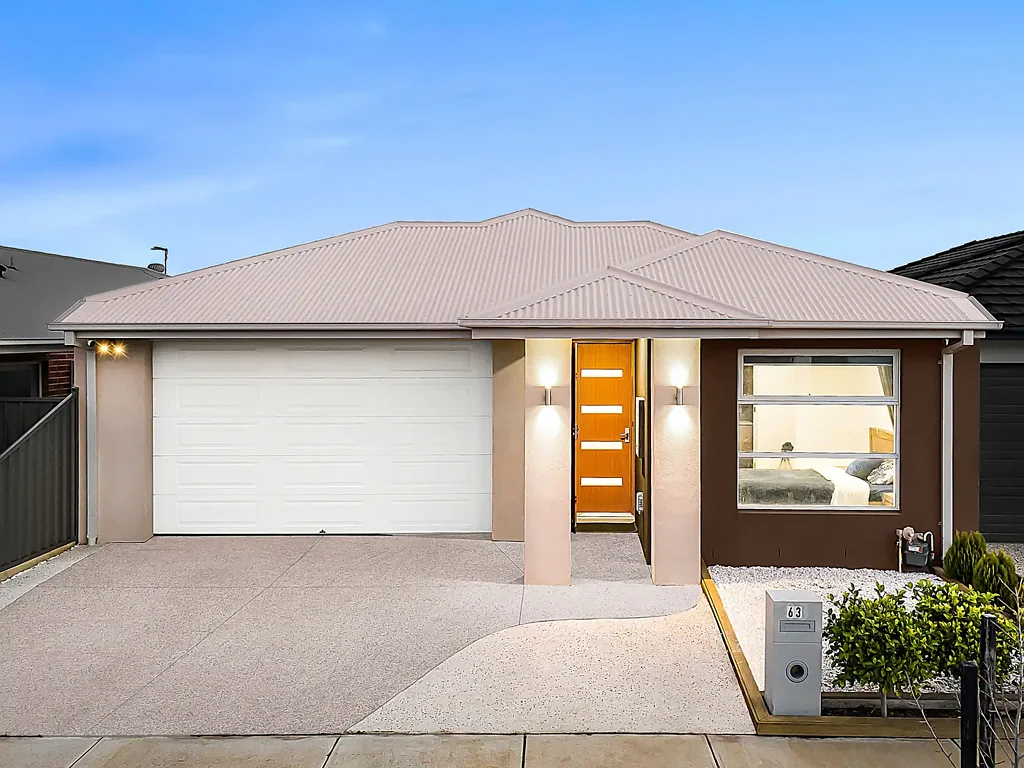 Clyde 4房  Orbit Homes Family Entertainer!