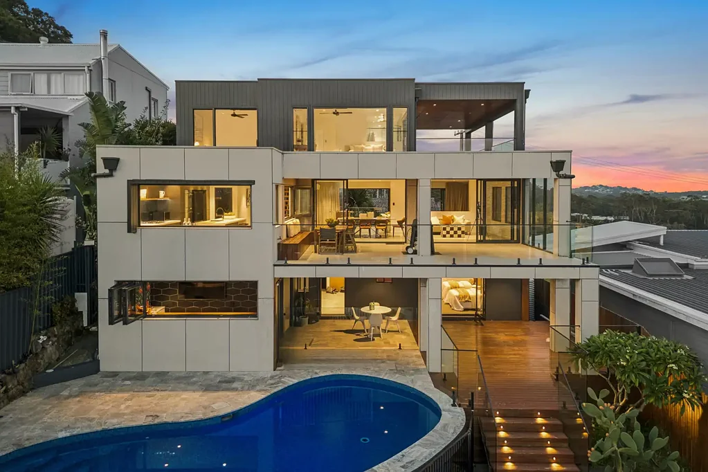 Wamberal 4ห้องนอน Architectural brilliance with panoramic coastal views