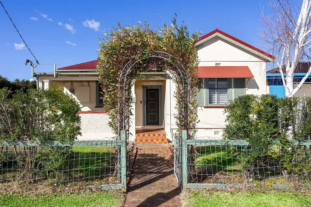 103 Main Street, Lake Albert, NSW 2650