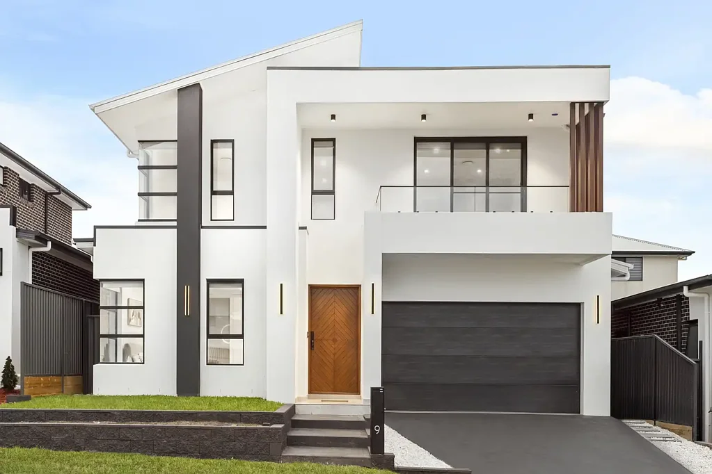 Riverstone 4ਬੈੱਡਰੂਮ Near New, North-East Facing Ultramodern Custom-Built Family Home in Prestigious Riverstone Pocket!