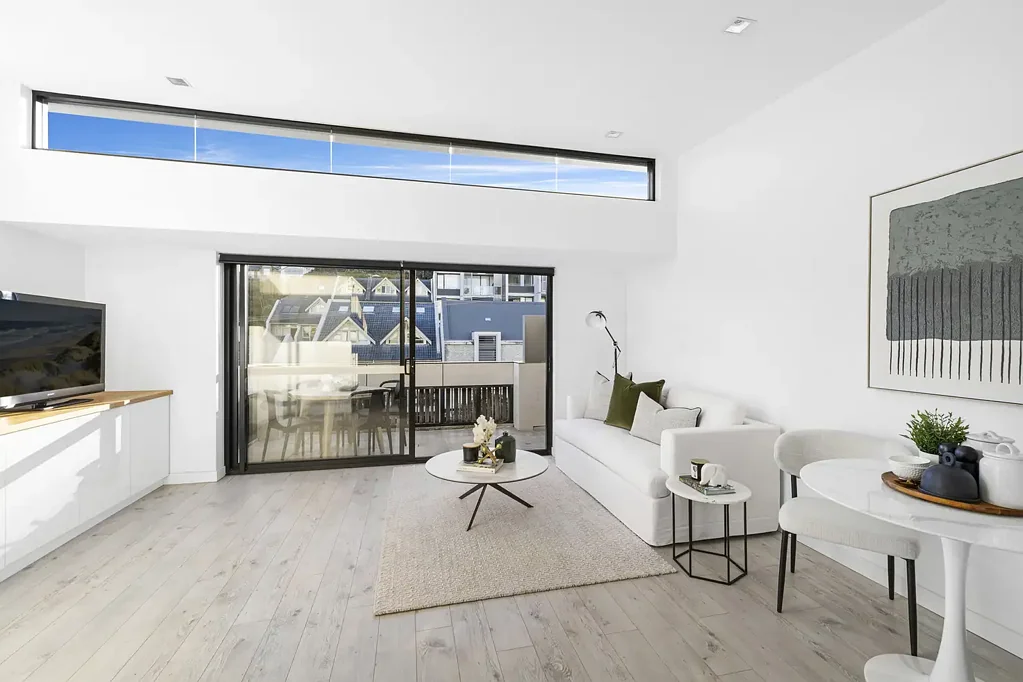 Manly 1Moenga Coastal top floor retreat moments from Manly Beach