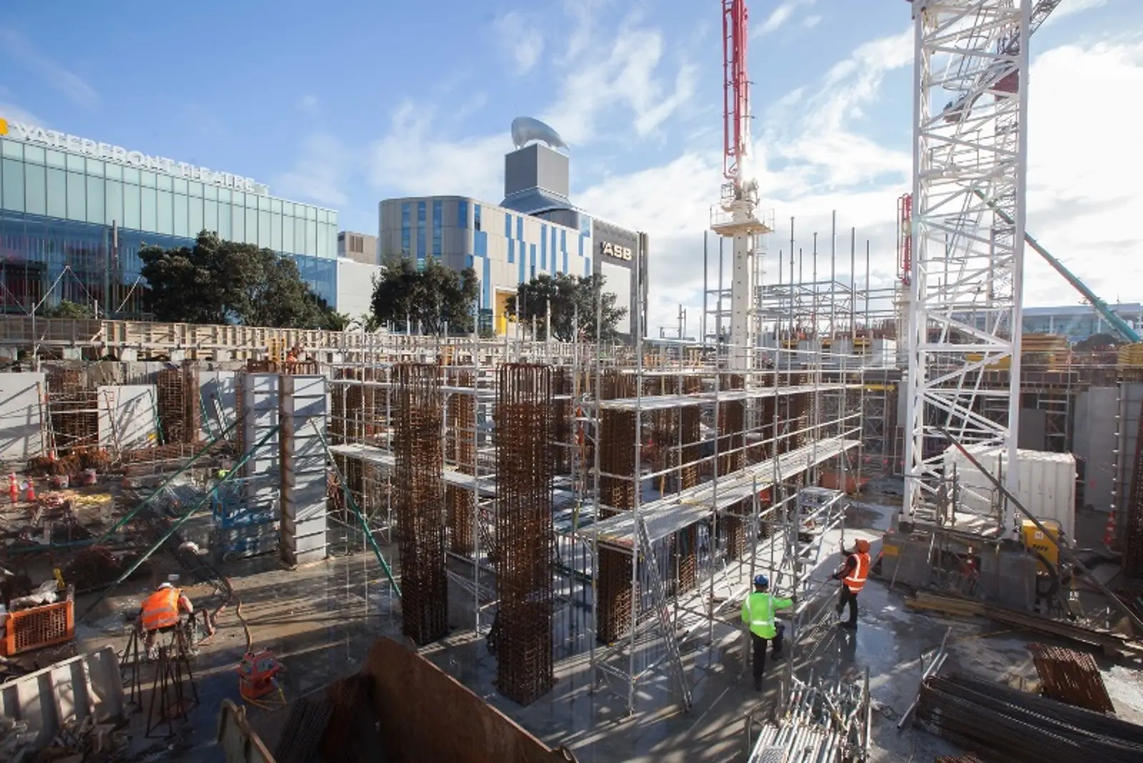 中资开发商从中国引进200建筑工人后续：薪资水平仅为新西兰工人的3/4？！新西兰工会：不可接受！