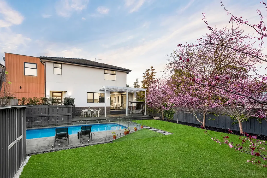 Camberwell 4Kwarto Poolside dream in prized school precinct