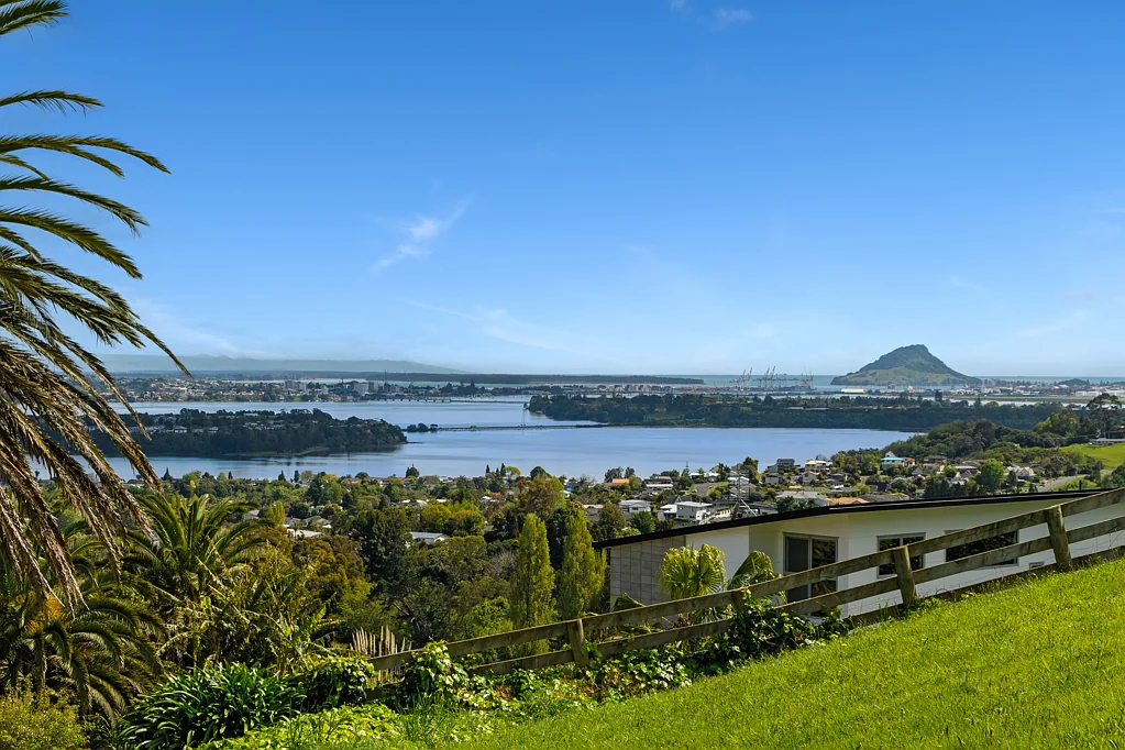 Welcome Bay Prime land, epic views, buy now!