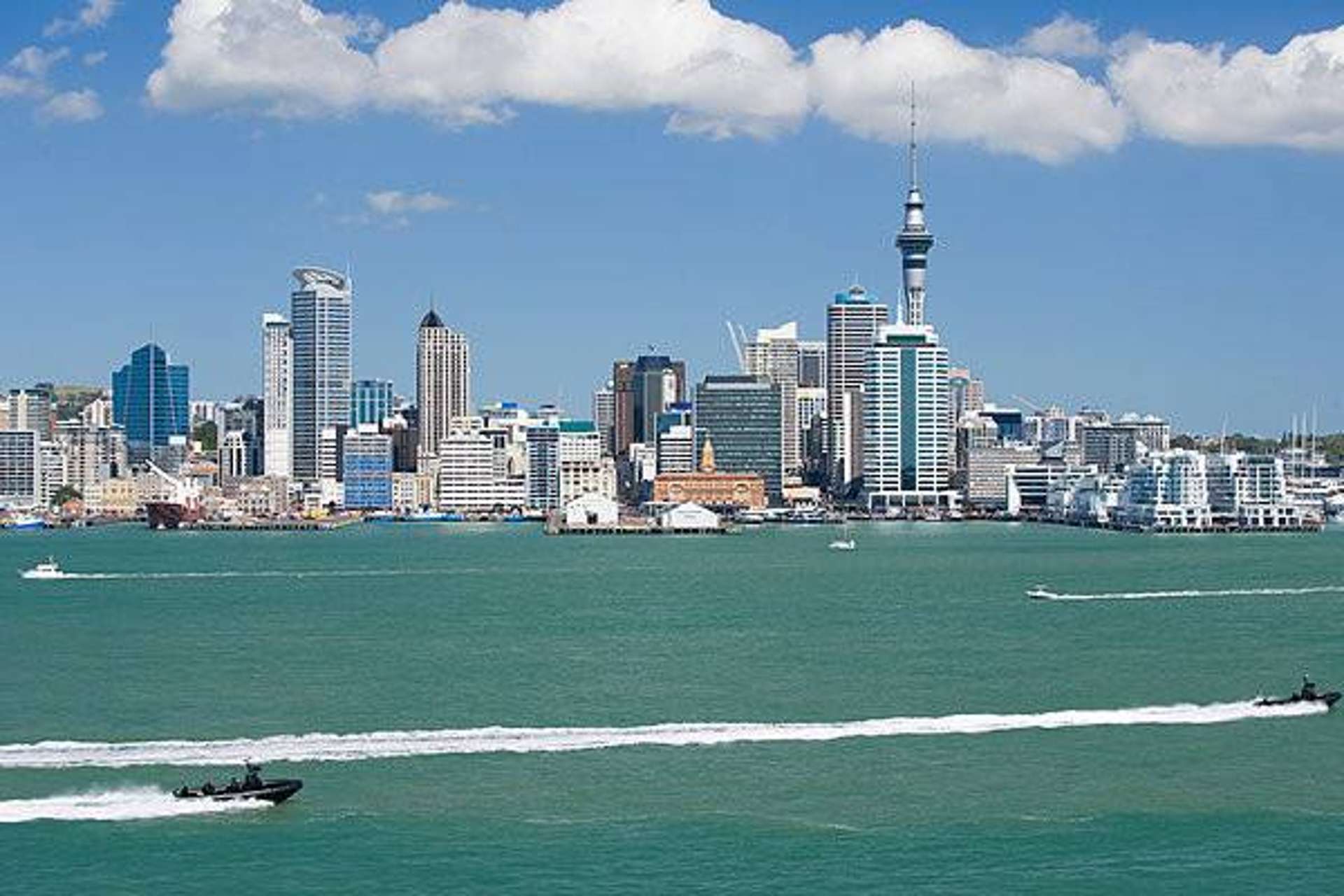 新西兰副总理反对征收“旅游税”:来一趟新西兰已经够烧钱了!
