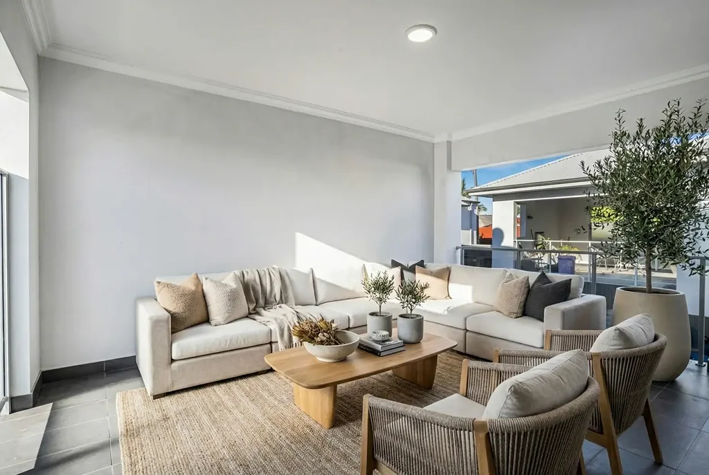 8/13 Belcastro Way, Madeley, WA 6065