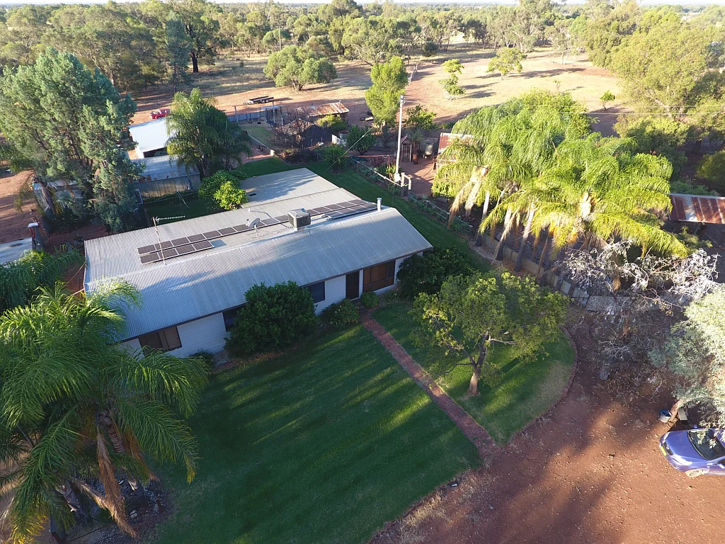 Parkes  Affordable Rural Retreat with Two Homes, Buggy & Bike Tracks