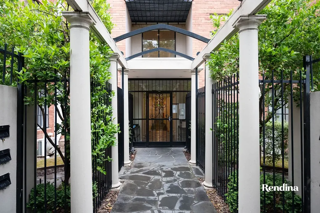 North Melbourne 2Kwarto Stop Paying Rent: