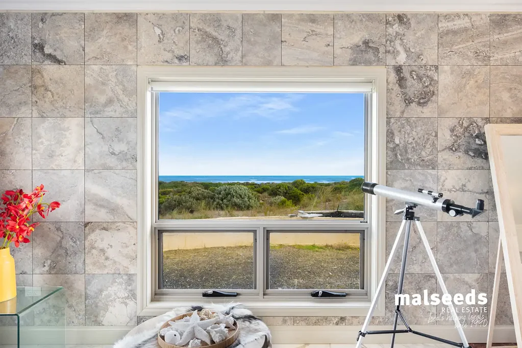 Wye 3कमरा Secluded Coastal Sanctuary with 1.3km of Ocean Frontage (approx 60 acres)